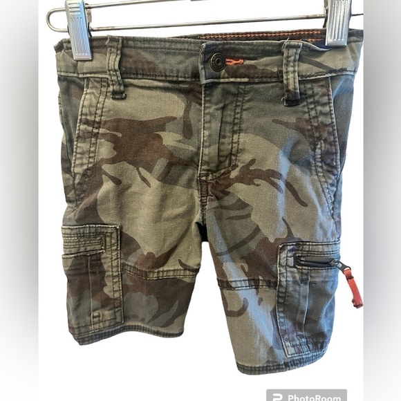 Boys Wrangler Camouflage shorts, Boys size 4. Adjustable waist - Picture 1 of 7